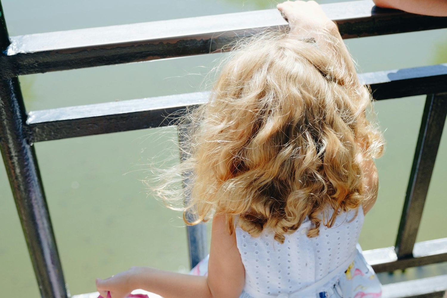 孕妈供卵生的宝宝衣服泛黄怎么办（孕妈供卵生的宝宝衣服发黄怎么办 这些方法超管用）