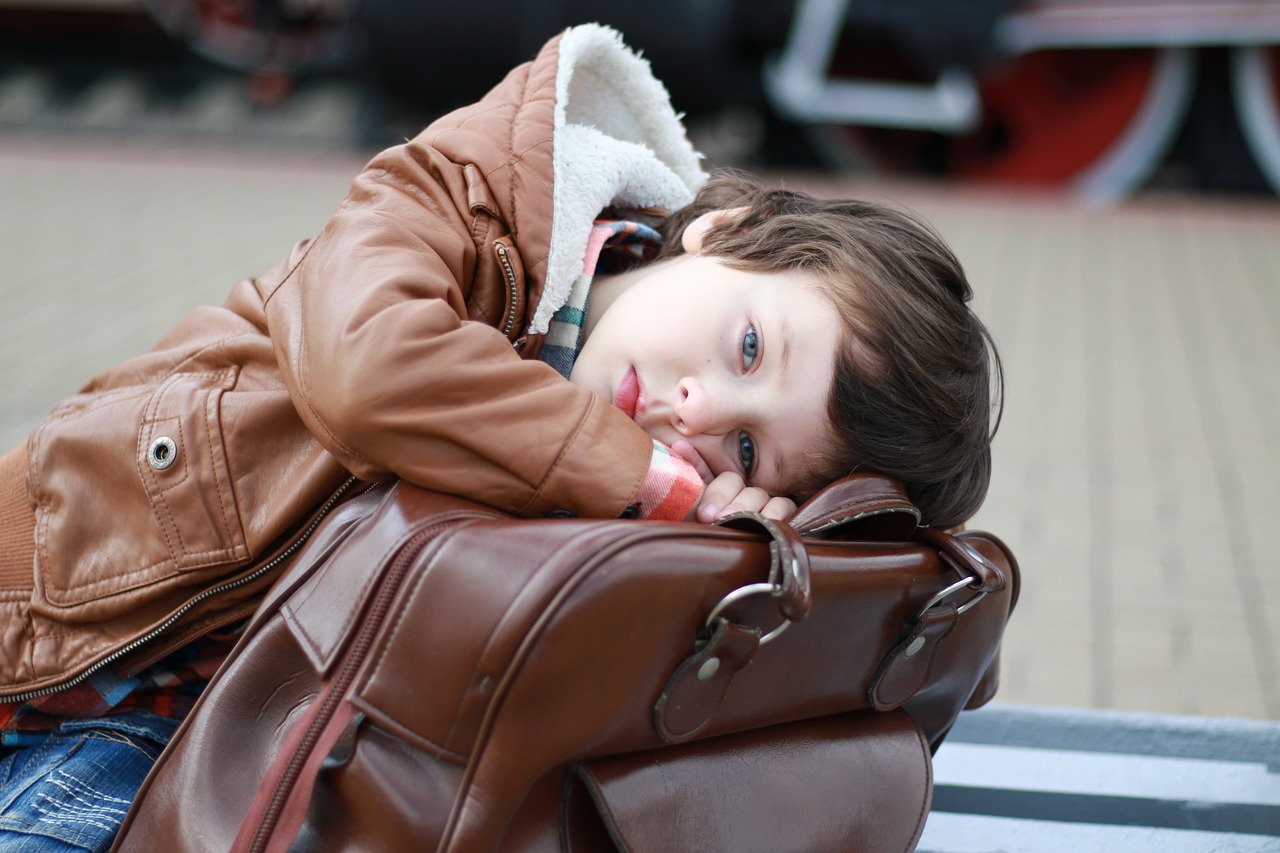 6岁代妈借卵生的男孩沉迷网络（试管代生的孩子沉迷网络有哪些原因呢）