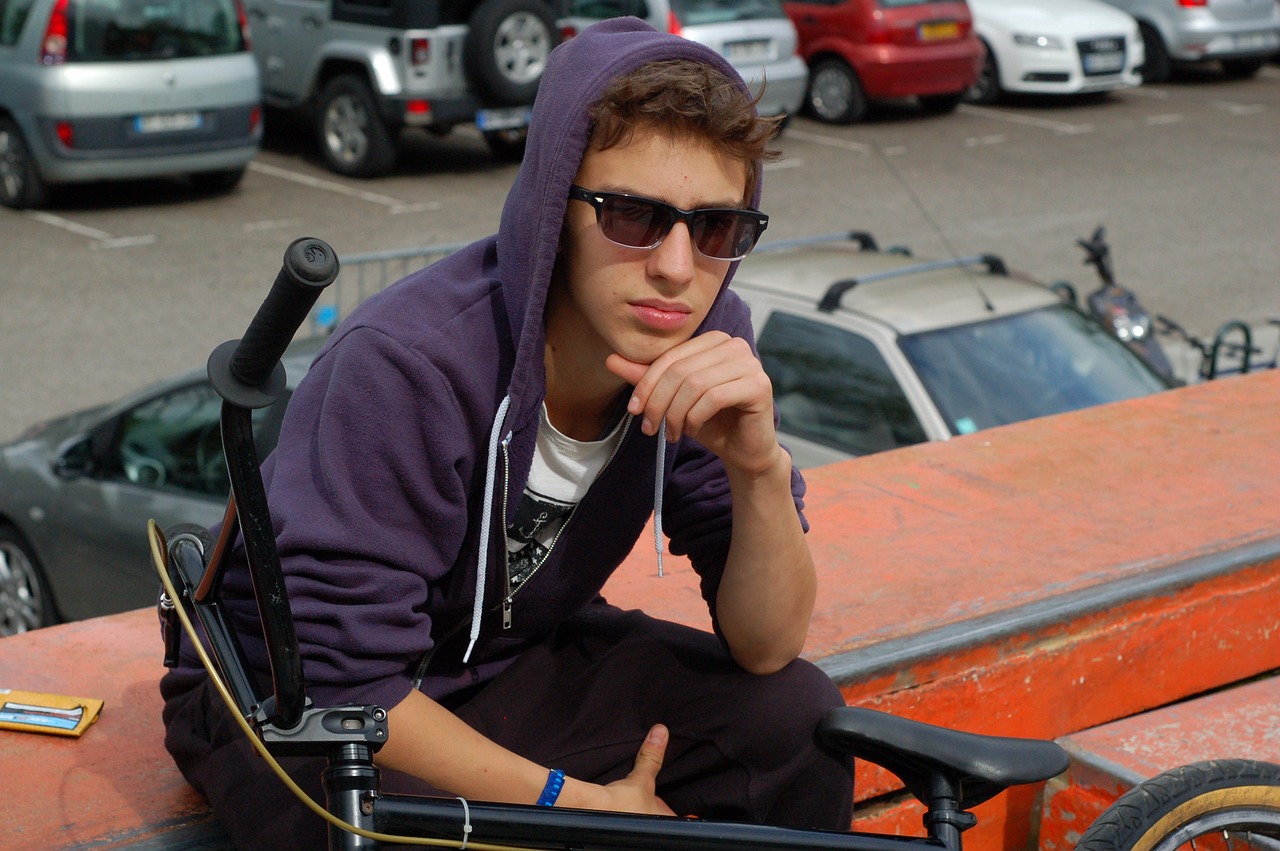 青春代妈借卵生的男孩跳街舞视频（青春代妈借卵生的男孩跳街舞视频在线观看）